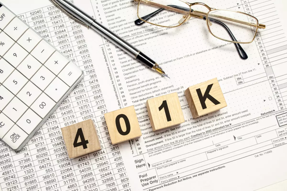 401(K) wooden blocks on top of paperwork
