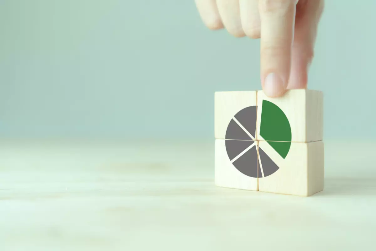 Pie chart on wooden block